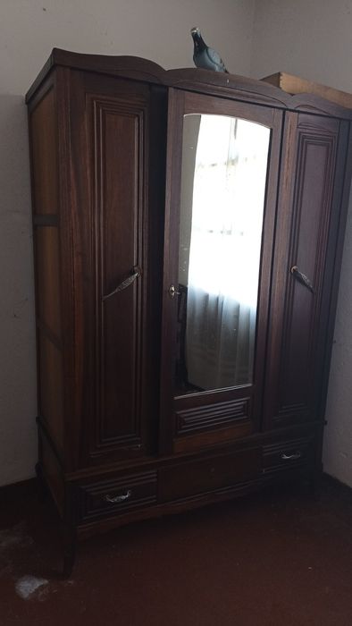 Roupeiro muito antigo