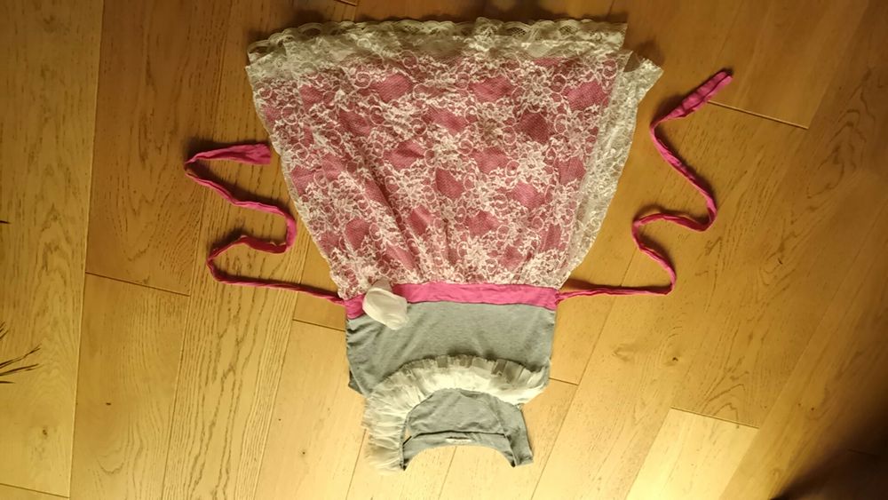 Włoska śliczna dziewczęca sukienka z koronką r. 36 tiul