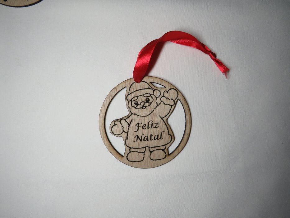 Bolas de Natal em madeira