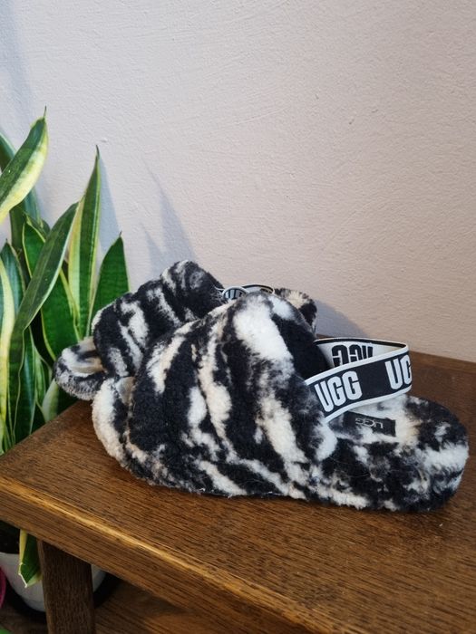 UGG kapcie ciapy klapki zebra futerko