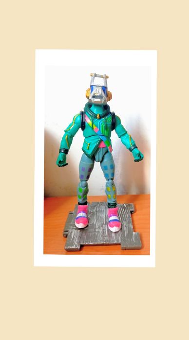 Boneco DJ Younder Fortnite Epic Solo mode 10 cm.Não é negociável.