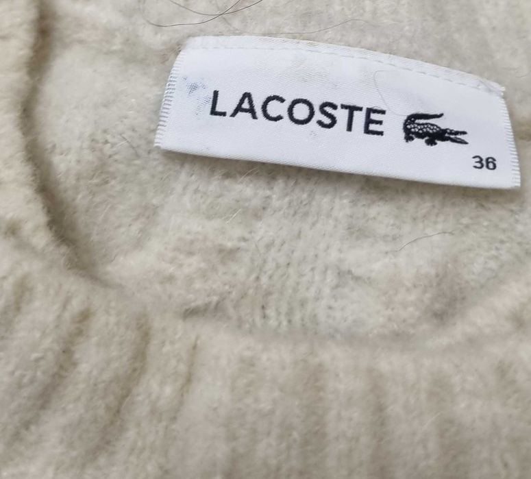 Sweter damski LACOSTE wełniany / z wełną r. S ecru warkocze klasyk