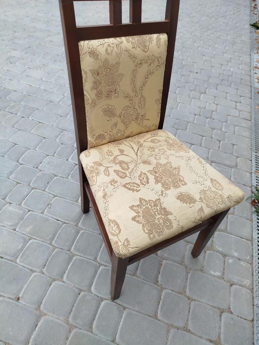 Продам стільці в гарному стані