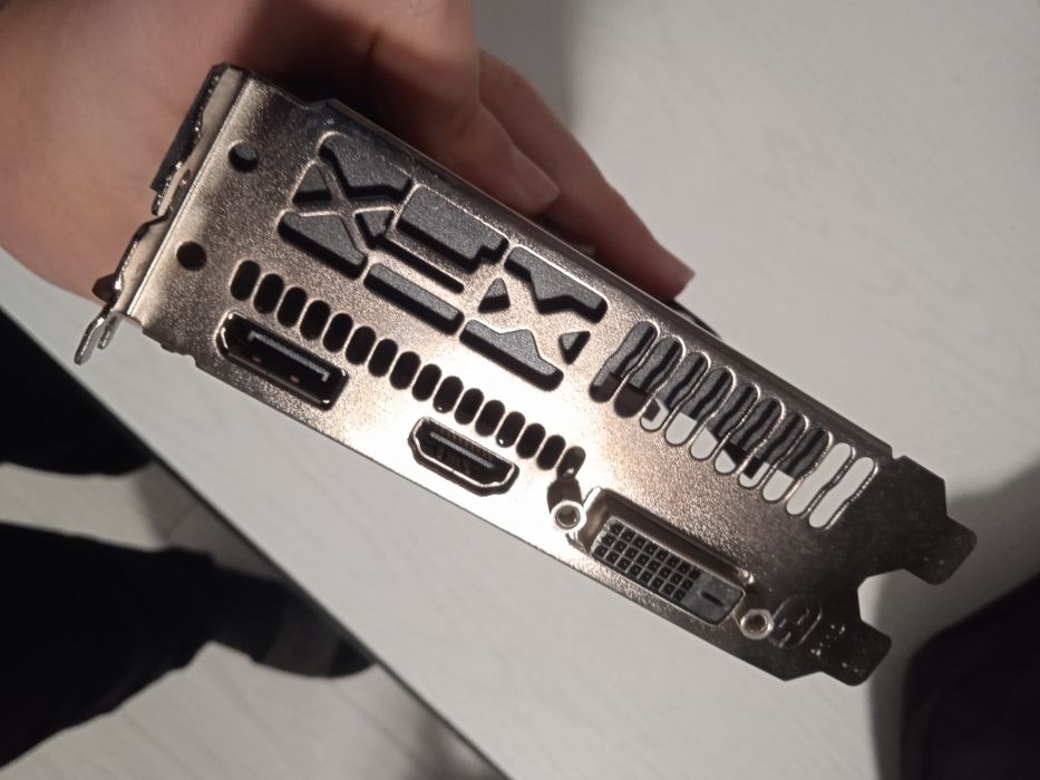 Відеокарта рх560