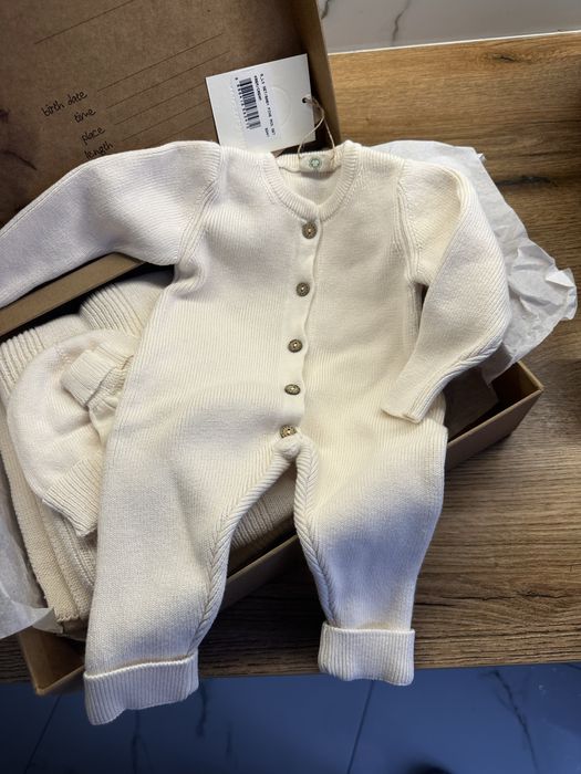 Набір для немовлят (ромпер, шапочка, шкарпетки, плед)