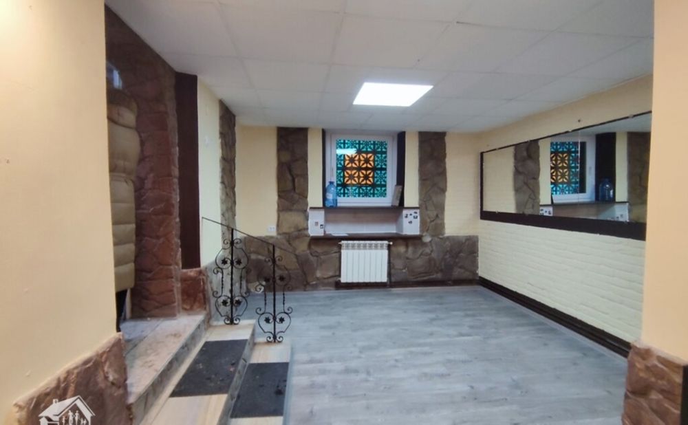 Продаж приміщення в центрі вул. Валова