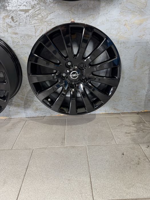 Felgi alu Opel Insignia 5x120 18’ 8J ET42 Czarny połysk