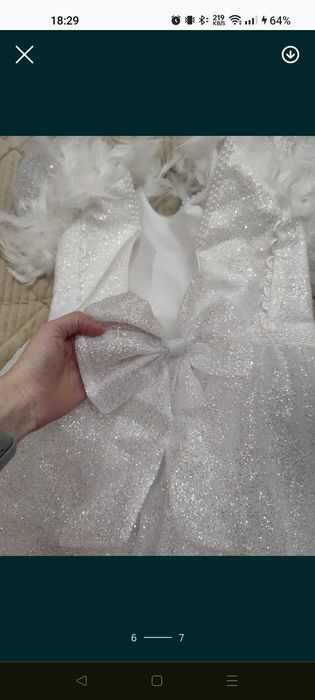 Випускне плаття з пір'їнами