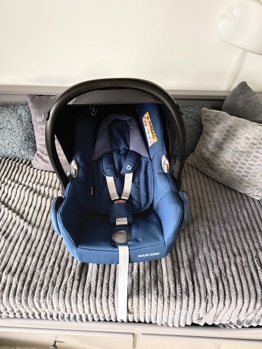 Fotelik i dwie bazy ISOFIX maxi Cosi cabrio fix 0-13 granatowy