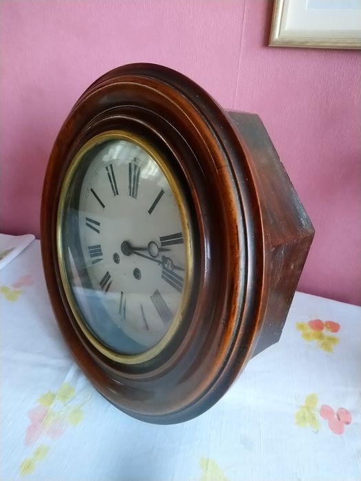 Антикварные часы настенные "Генри Мозеръ и К°"