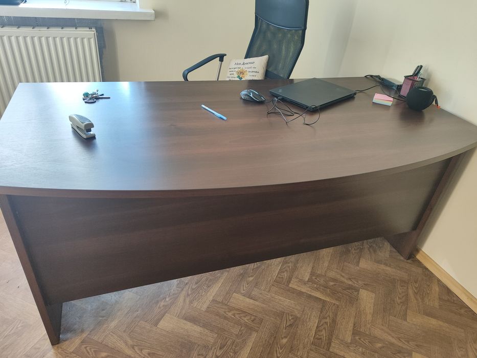 Офісні меблі стіл
