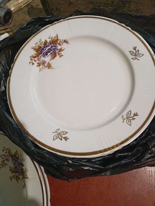 Продам Тарелки 12 шт