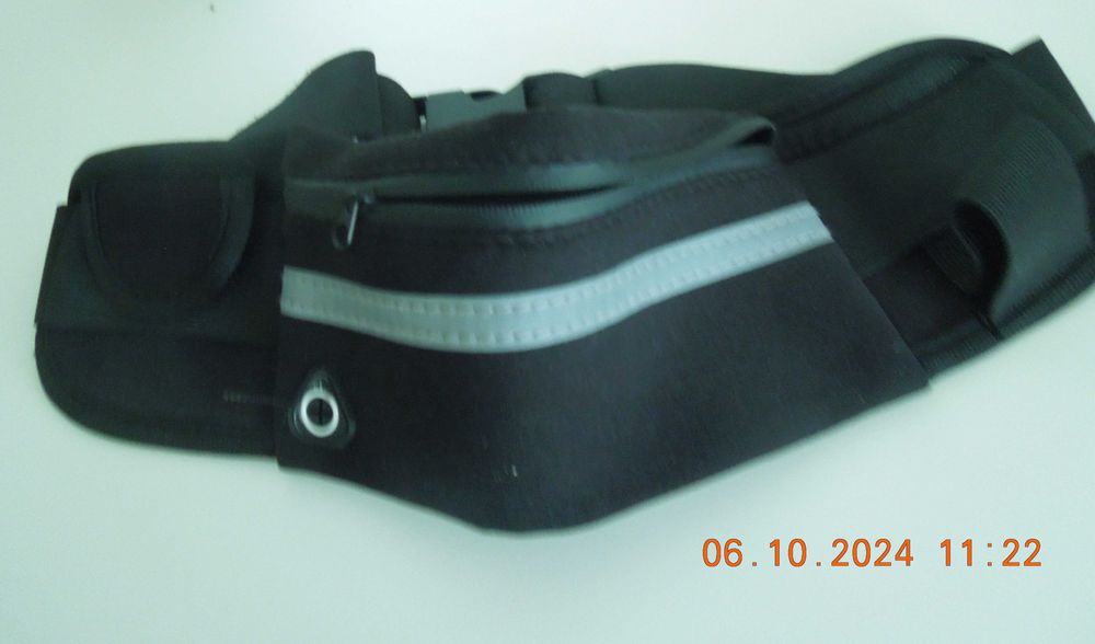 Saszetka-Portfel w pasku z miejscem na butelkę i schowek na coś