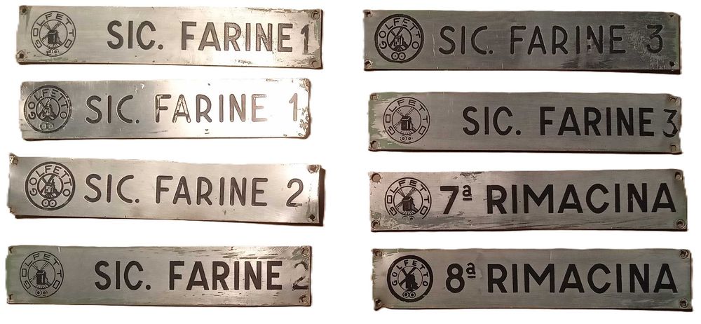 Placas e chapas antigas de empresas e equipamentos