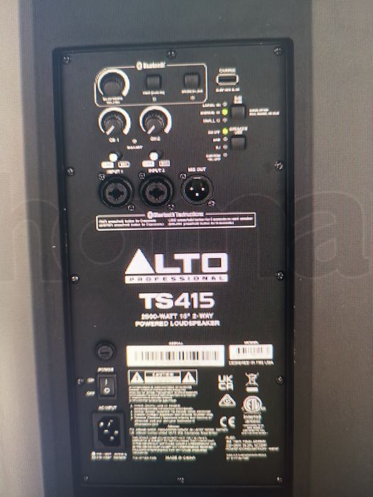 Material DJ Colunas Amplificadas,mésa de mistura e mesa de som. Luzes e suportes. Queiram mandar mensagem no whatsapp sff.