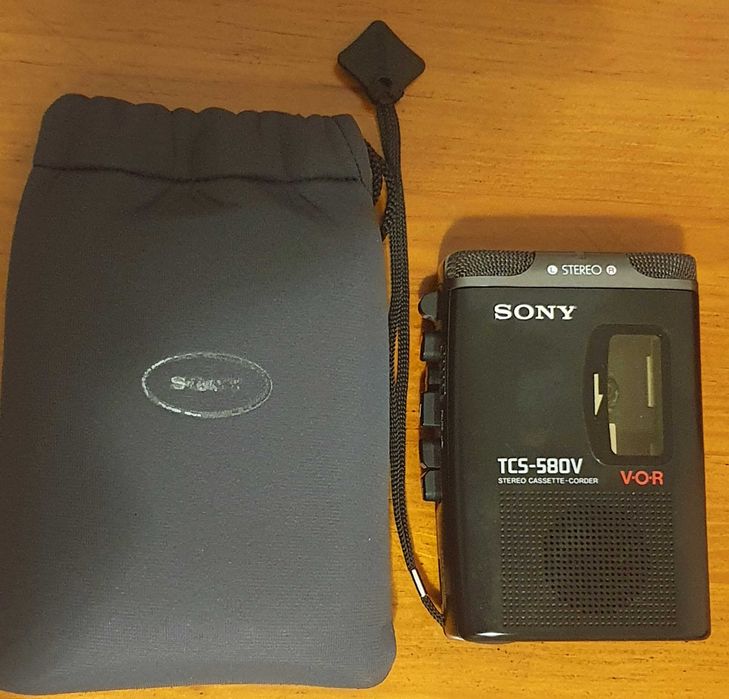 Gravador cassetes Sony.