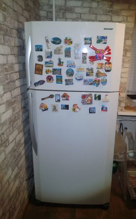 Продам холодильник Sharp 596л