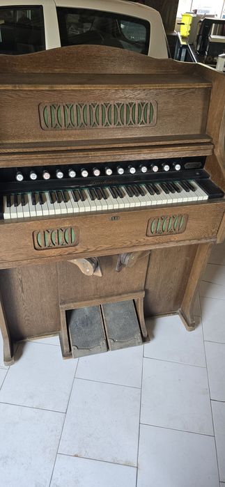 Piano e órgãos centenáris, manuais e outros eletrico. s