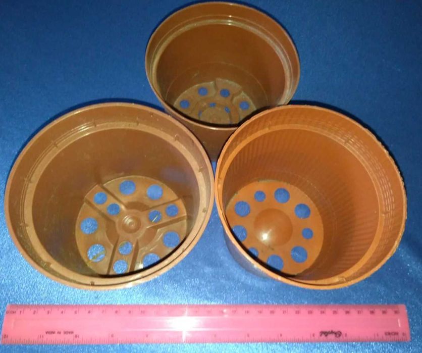 Вазони пластикові нові