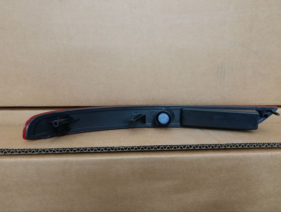 Катафот заднього бамперу MITSUBISHI OUTLANDER 2022-2023