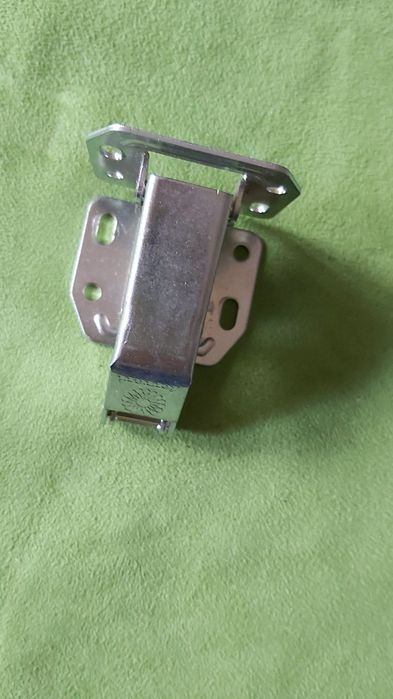 Zawiasy metalowe ferrari