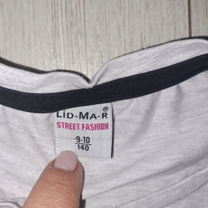 Bluzka z motylem z cekinów