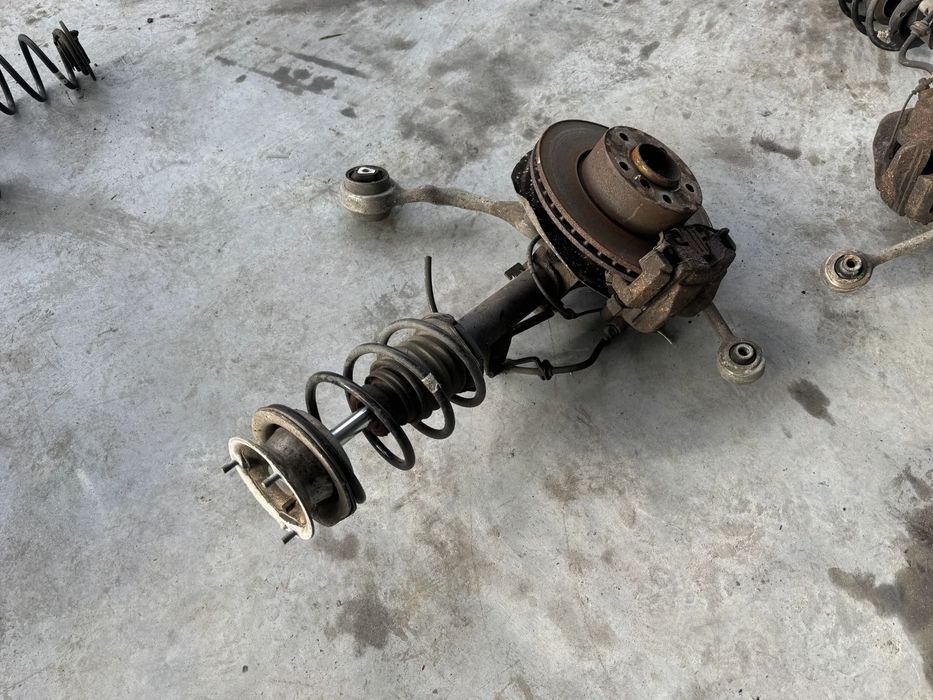 ZWROTNICA AMORTYZATOR PRAWY MCPERSON BMW E90 E87