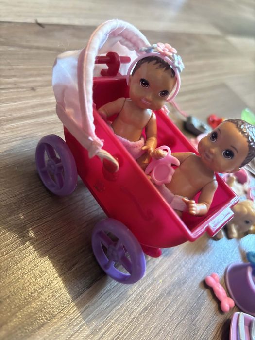 Walizka pełna akcesoriów dla lalek Barbie