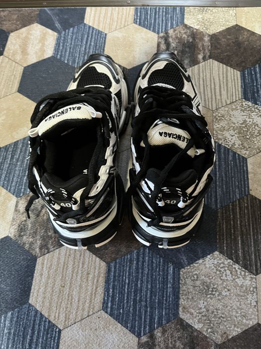 Кроссовки Balenciaga Runner / Черно-белые / Большемерят