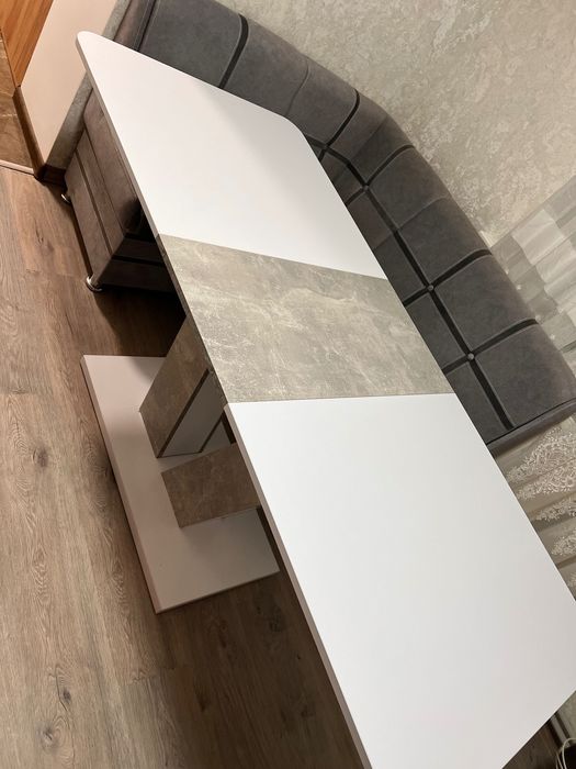 Продається стіл та уголок у кухню