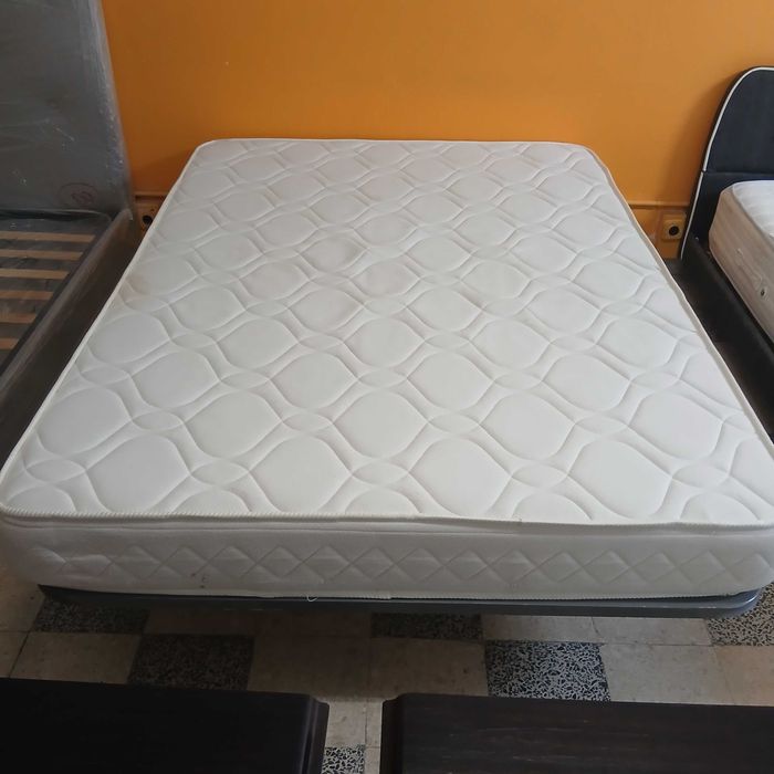 Cama com colchão