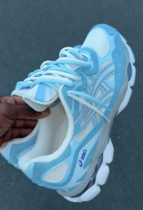 ASICS Brancas e Azul Bebé – Estilo Y2K | Novas ( Com caixa)