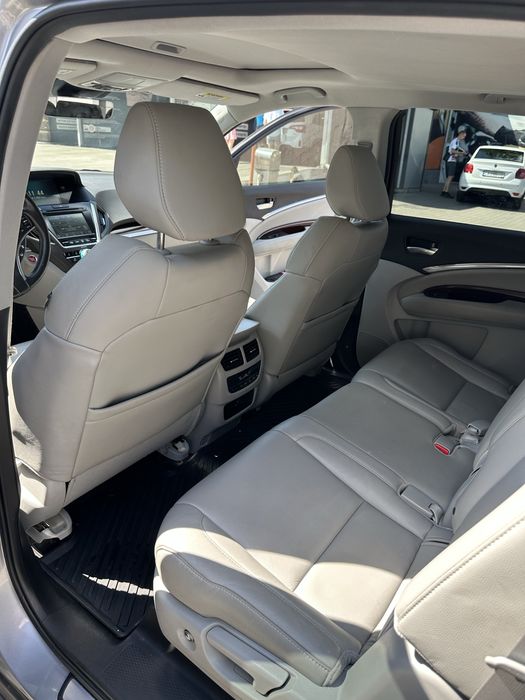 Acura MDX 2015 р, крутий сімейний кросовер