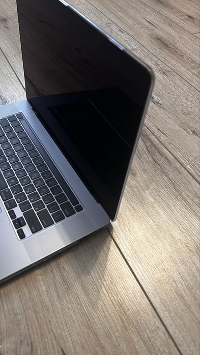 Вживаний Mackbook Pro 16 Core i9 16/2Тб