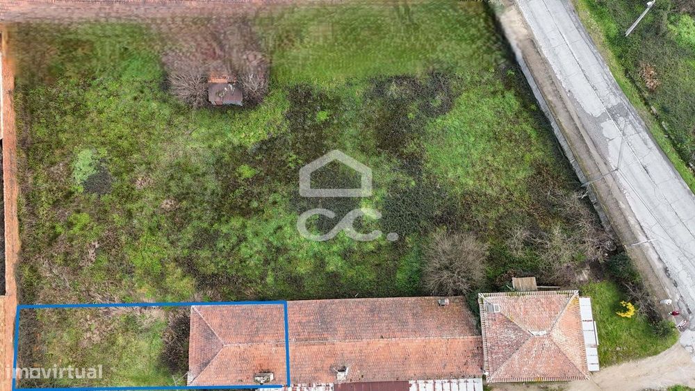 Moradia para restauro com terreno na periferia da cidade excelente opo