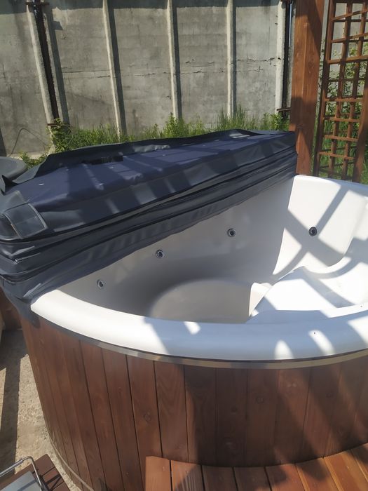 Сучасні стильні Чани з джакузі, офуро , купель.