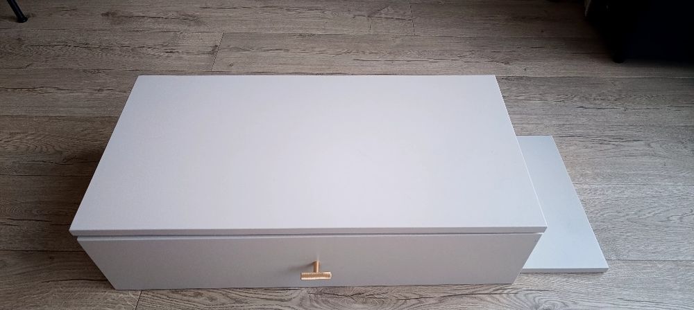 Półka toaletka z szufladą do podwieszenia na ścianiena ścianie