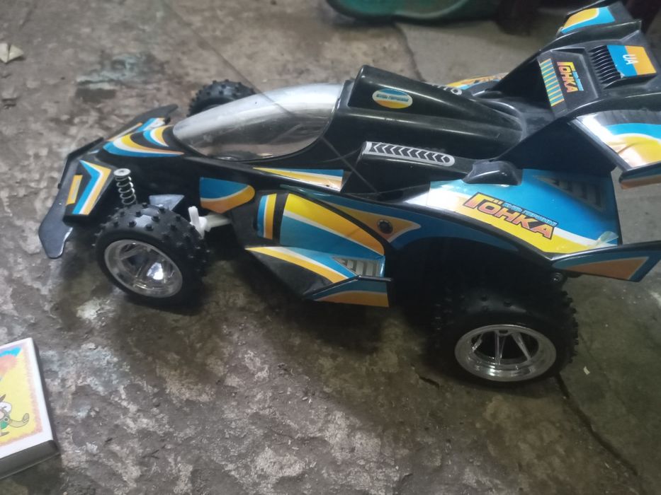 Машинка на радиоуправлении.