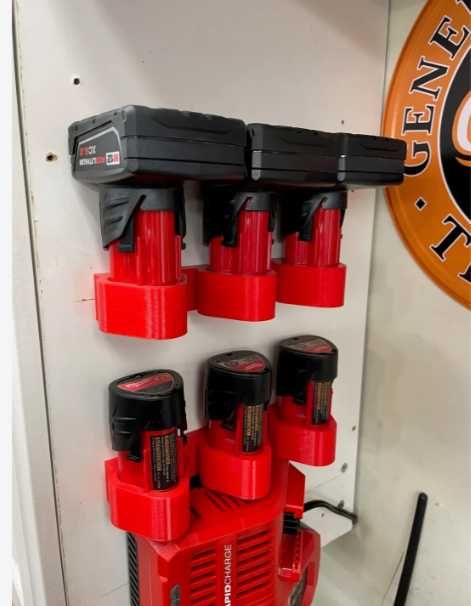 Настенный держатель на 3 аккумулятора для аккумуляторов Milwaukee M12