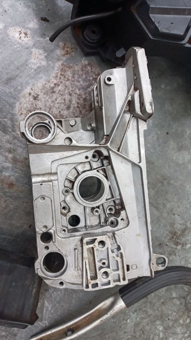 Продам бензопилу на запчасти.