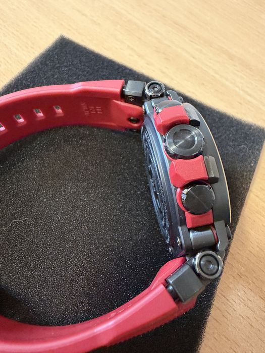 Idealny Ducati G-shock MTG B1000B komplet