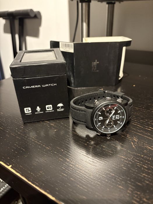 Relógio Tech com microfone e camera