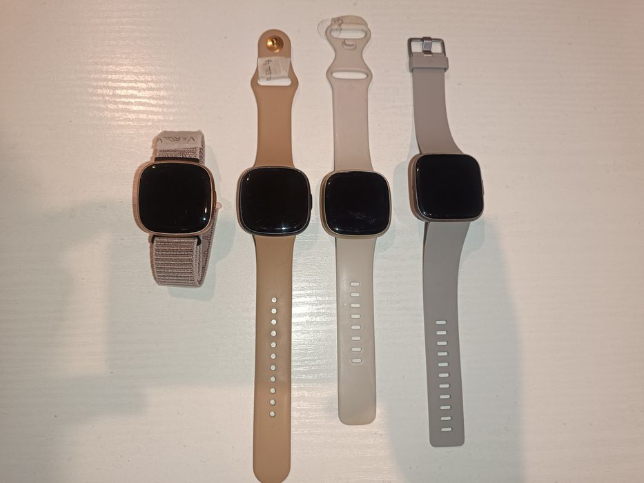 Смарт-годинник Fitbit Versa  3, 4 by Google