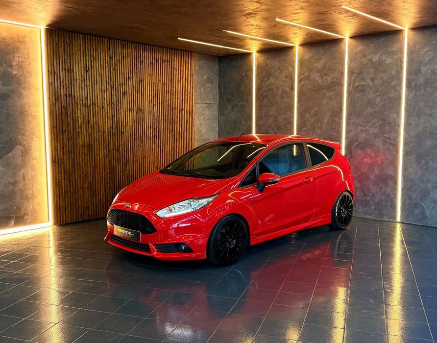 Ford Fiesta 1.6 EcoBoost c/ Pack Pele Desportiva ST