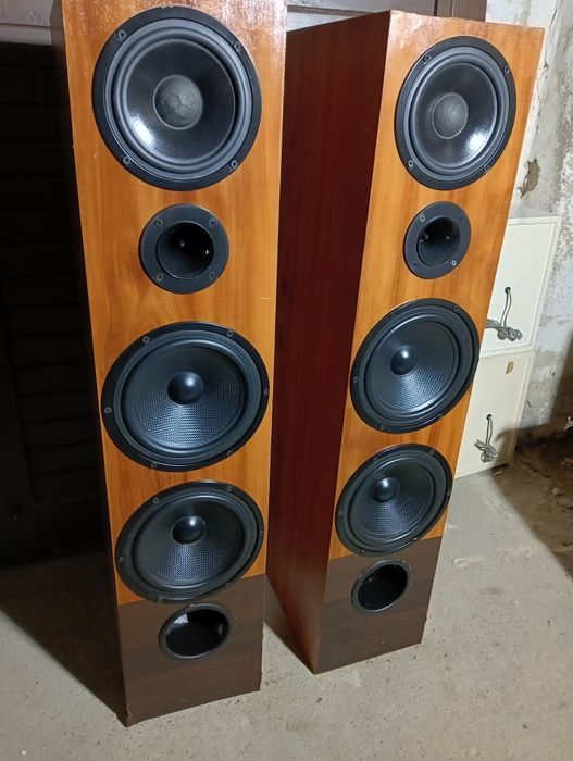 Kolumny by Young Boy