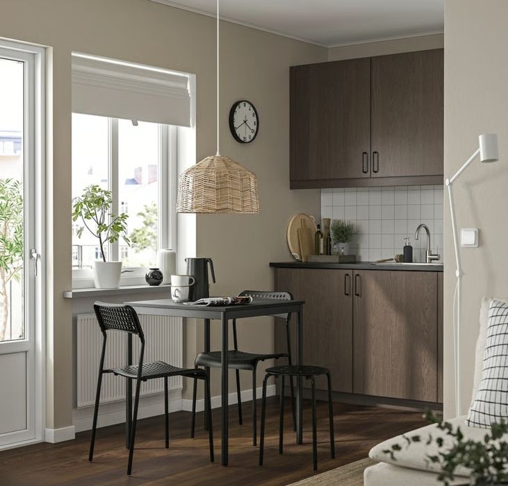 Cadeira preta ikea