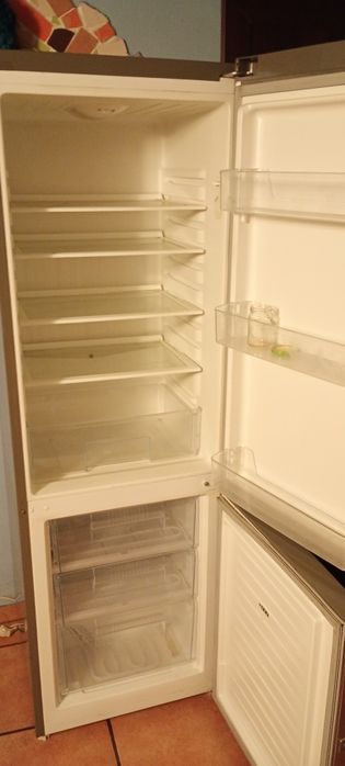 Lodówka Amica srebrna