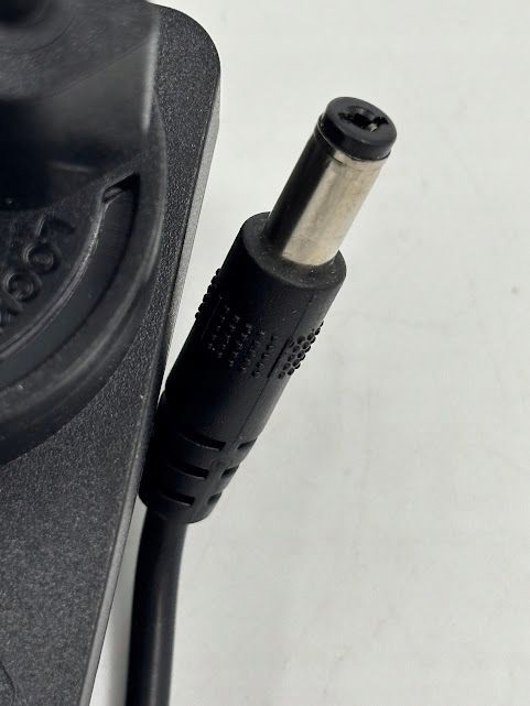 outlet oryginalny zasilacz napięcie 12 v 2 a moc 24 w ac