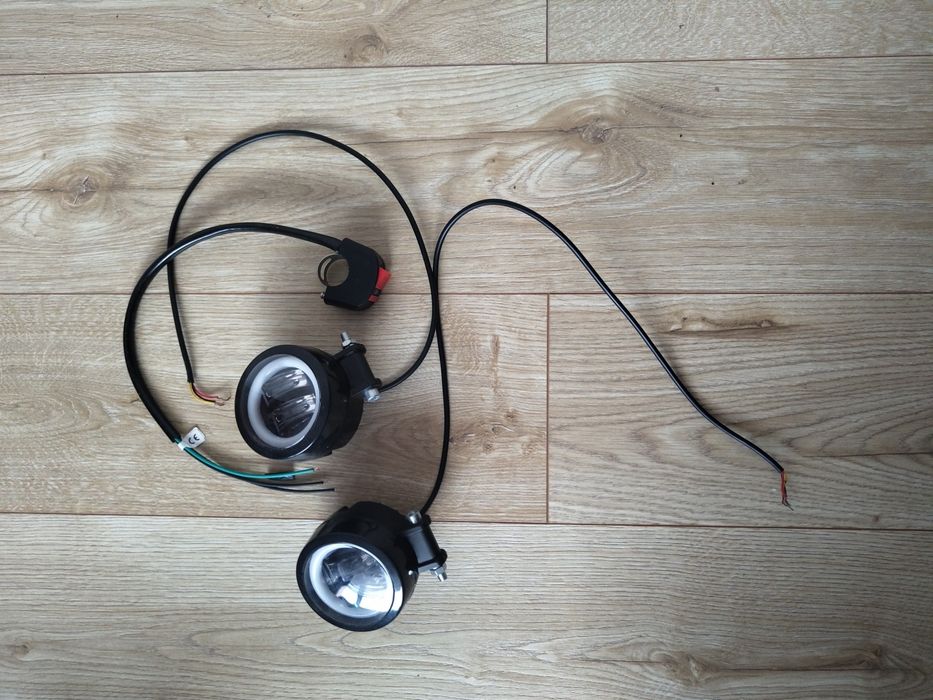 2x lampa z ringiem LED