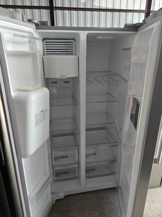 Janki, ul. Wspólna 6 Lodówka side by side z barkiem Midea